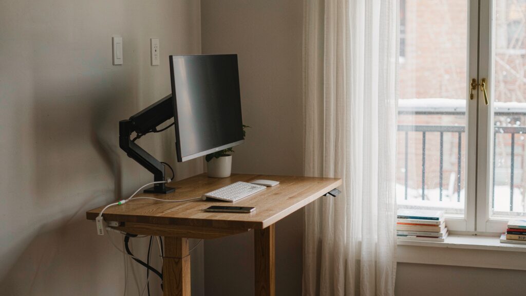 monTEK Dual Monitor Arm Review: Heavy-Duty Stacking Without the Price — testing notes